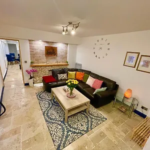 2 Bedroom Center Holiday home